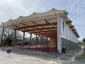 Halle semi couverte