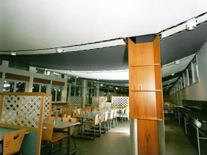 Plafond tendu self