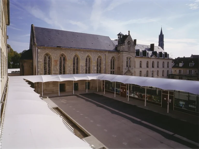 Préau d’école sur mesure en toile tendue